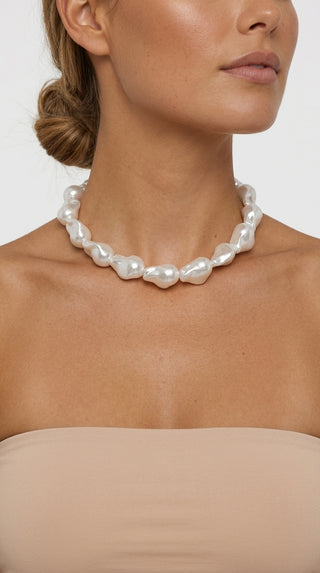 ALEGA Liora Baroque Pearl Choker 02