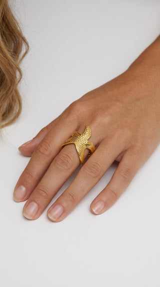 ALEGA Renata Starfish Textured Gold Ring 02