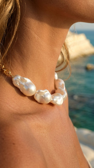 ALEGA Liora Baroque Pearl Choker 06