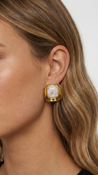 ALEGA Vivienne Resin Cabochon Studs 07