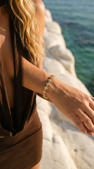 ALEGA Vivienne Crystal Clover Bracelet 08